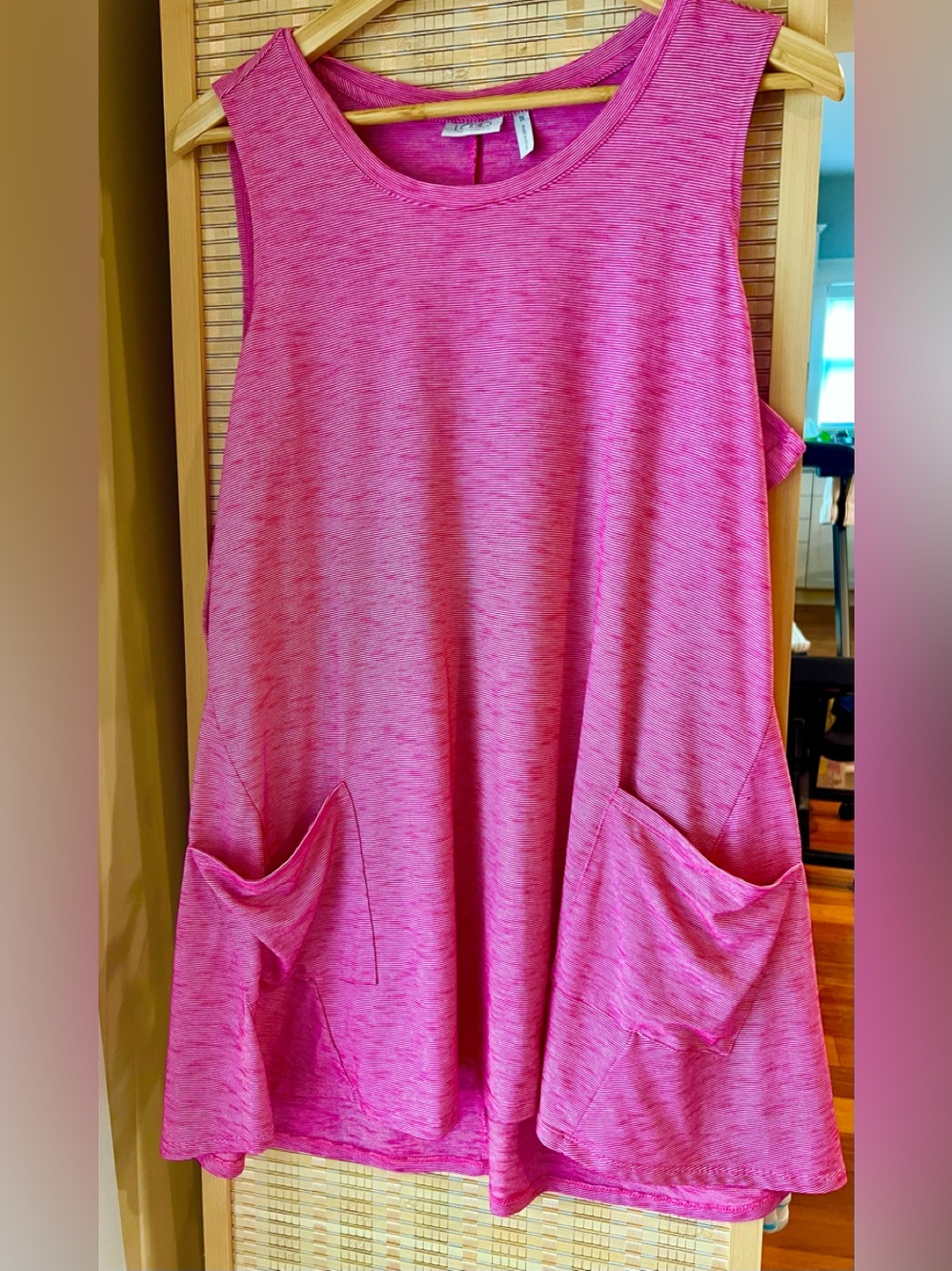 ‎Pink Cool Trapeze Workout Top LOGO 1X